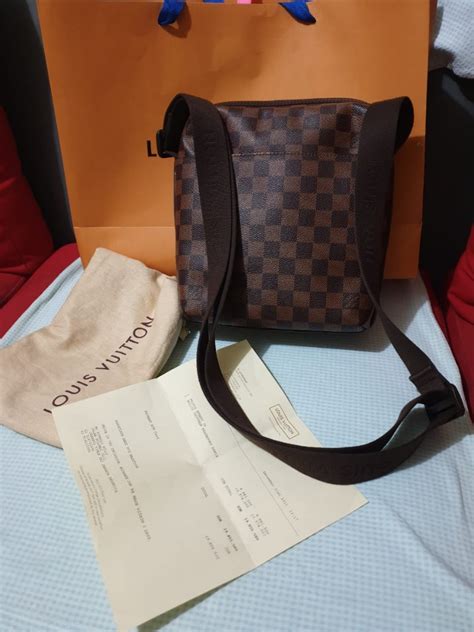 selempang tas louis vuitton.